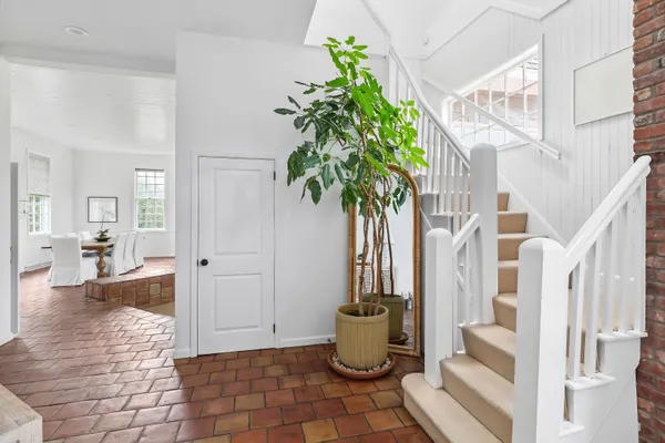 $187,500 | 289 South South Main Street, Southampton, NY 11968