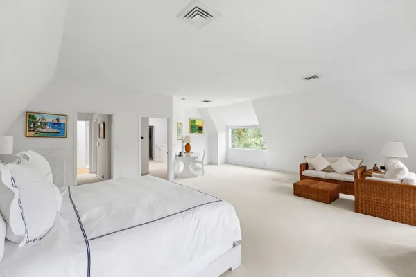 $187,500 | 289 South South Main Street, Southampton, NY 11968