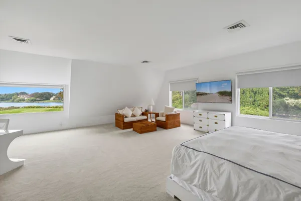 $187,500 | 289 South South Main Street, Southampton, NY 11968