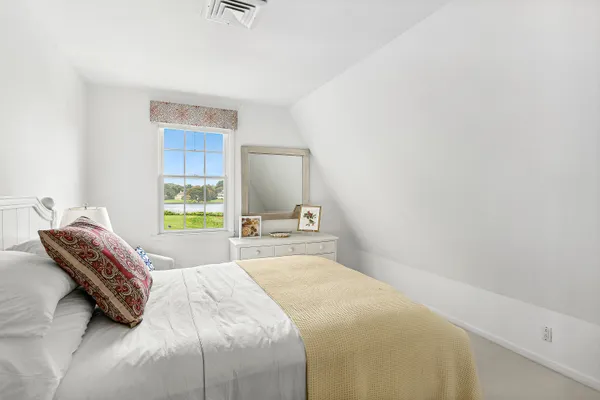 $187,500 | 289 South South Main Street, Southampton, NY 11968