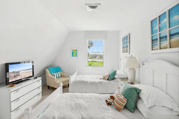 $187,500 | 289 South South Main Street, Southampton, NY 11968