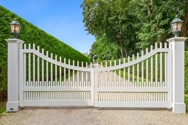 $187,500 | 289 South South Main Street, Southampton, NY 11968