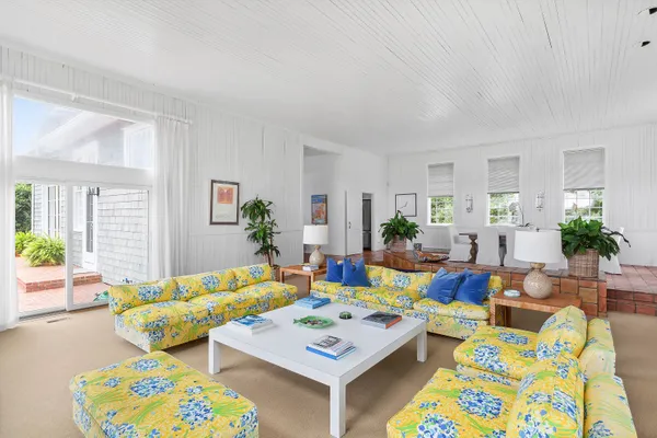 $187,500 | 289 South South Main Street, Southampton, NY 11968