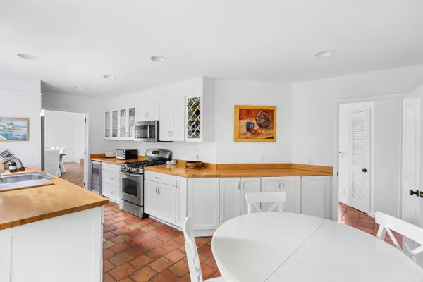 $187,500 | 289 South South Main Street, Southampton, NY 11968