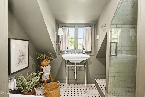 $1,299,000 | 2120-2122 Navarro Avenue, Altadena, CA 91001