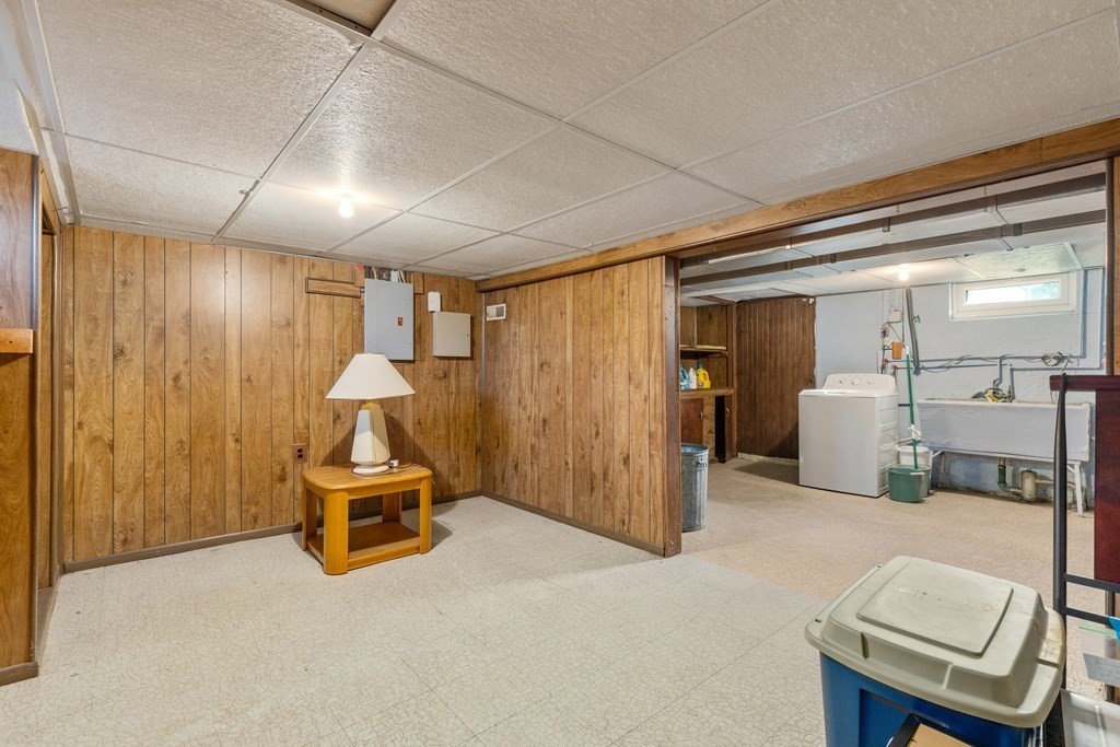 3 East Street Springfield, MA 01104 - Photo 23 of 29 a room with a chair and gym equipment