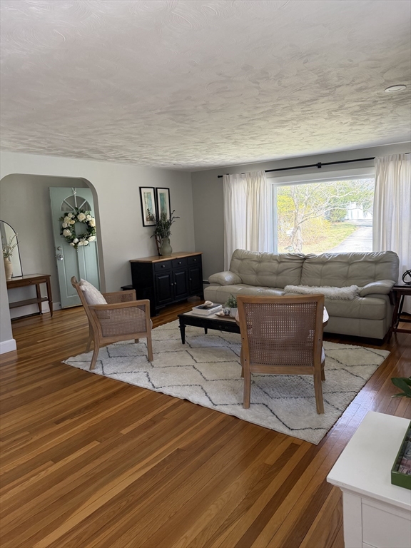 8 Colrain Road Topsfield, MA 01983 - Photo 3 of 8 Gallery Image 3
