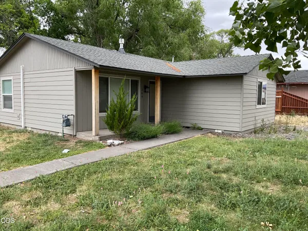 $344,900 | 264 Southeast D Street, Madras, OR 97741