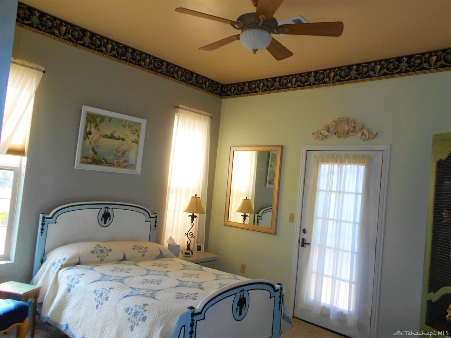 19341 Apache Street Tehachapi, CA 93561 - Photo 16 of 62 Master bedroom