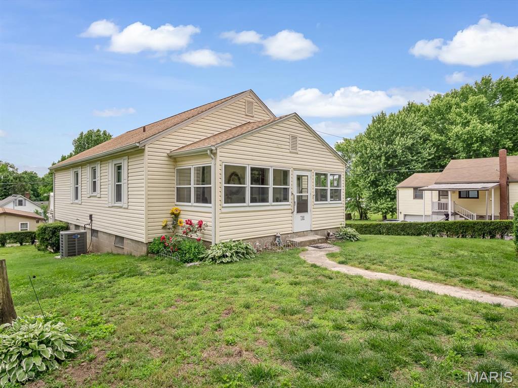 701 Bluff Road Prairie du Rocher, IL 62277 - Photo 2 of 32