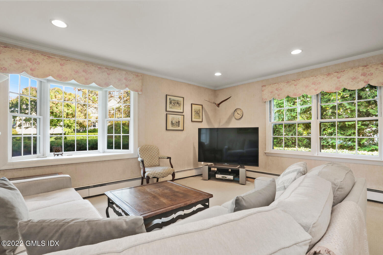 3 Wahneta Road Old Greenwich, CT 06870 - Photo 9 of 28 a living room with furniture and a flat screen tv