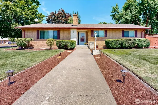 $684,000 | 301 Northeast A Street, Unit 1 2 3, College Place, WA 99324