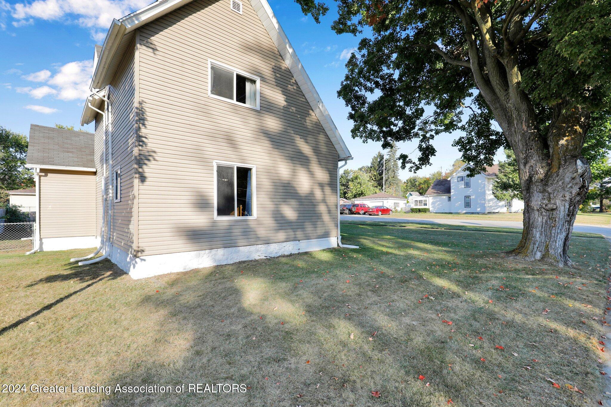 402 South Main Street Perry, MI 48872 - Photo 30 of 34 east side of the home