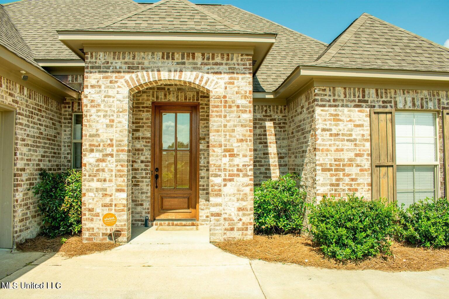 216 Buttonwood Lane Canton, MS 39046 - Photo 2 of 21 20240607200543542412000000-o