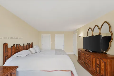 $429,000 | 230 174th Street, Unit 902, Sunny Isles Beach, FL 33160