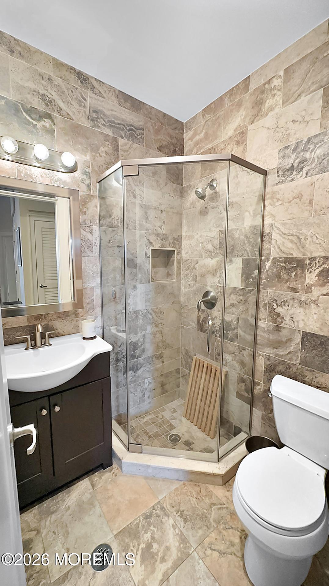 18 Broad Street, Unit 3 Red Bank, NJ 07701 - Photo 8 of 19 DJTenHoeve_18Broad2R,RedBank_9_LE_