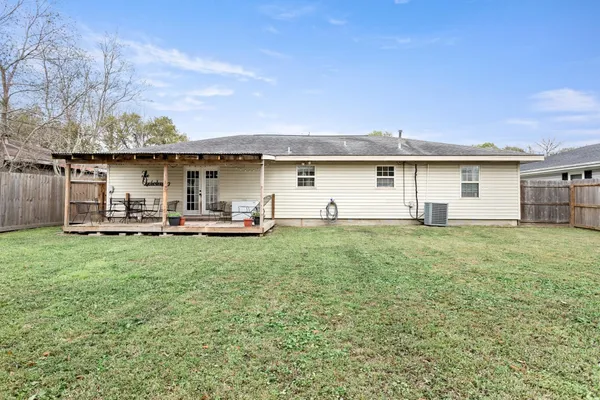 a view of a house with backyard and porch