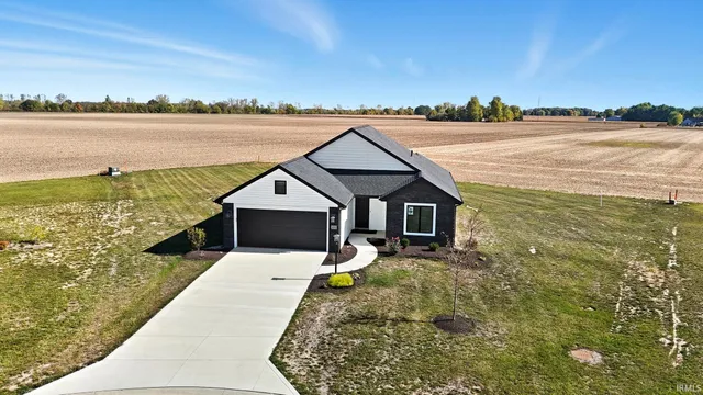 $324,900 | 451 Cottonwood Court, Markle, IN 46770