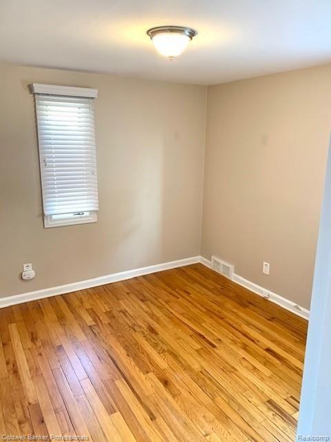 1954 Graefield Road, Unit 55 Birmingham, MI 48009 - Photo 12 of 14 Graefield1954_bed2.jpg
