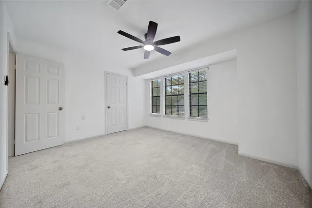 a view of empty room with ceiling fan