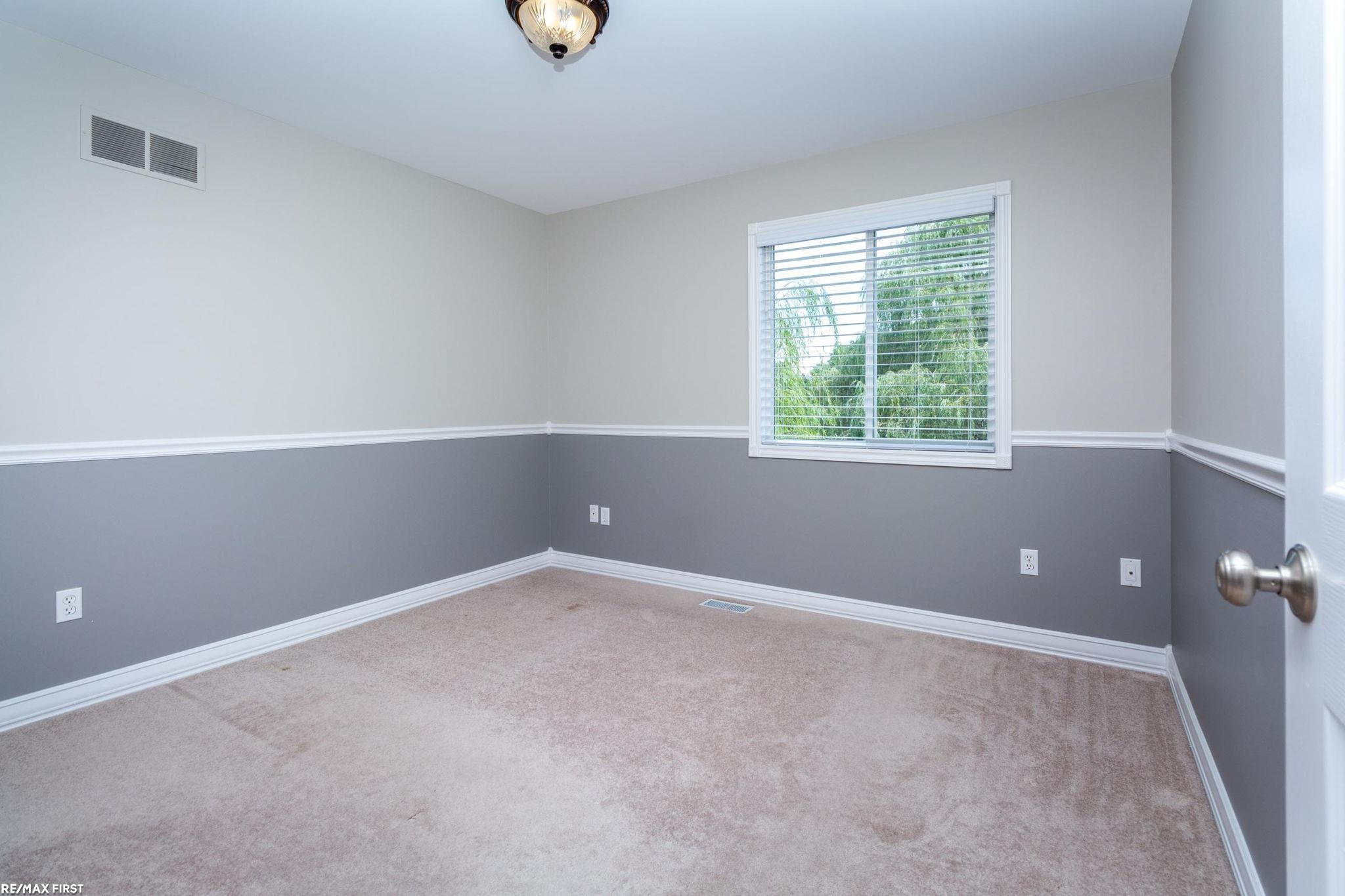 400 East Romeo Road Oakland, MI 48363 - Photo 54 of 85 50186573-a3baa013-3f0f-4a7b-8b87-9ad2df8608ad.JPG