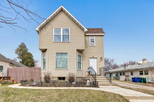 $270,000 | 827 North Broadway, Green Bay, WI 54303