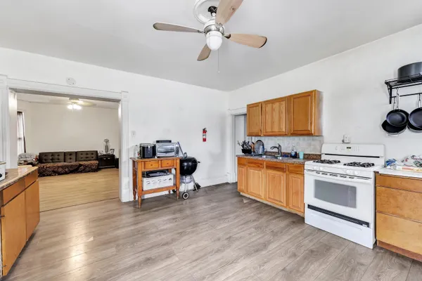 $270,000 | 827 North Broadway, Green Bay, WI 54303
