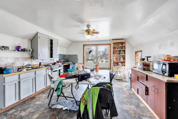 $270,000 | 827 North Broadway, Green Bay, WI 54303