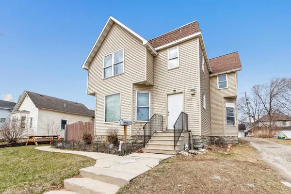 $270,000 | 827 North Broadway, Green Bay, WI 54303