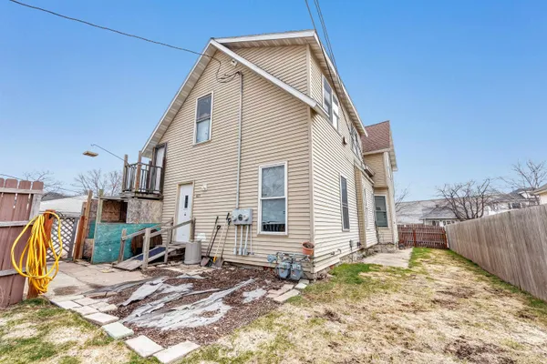 $270,000 | 827 North Broadway, Green Bay, WI 54303