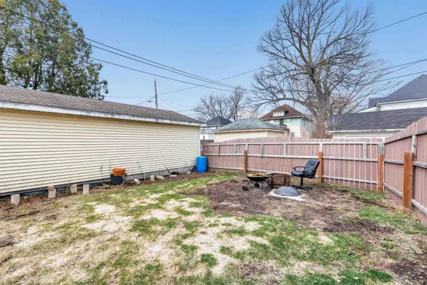 $270,000 | 827 North Broadway, Green Bay, WI 54303