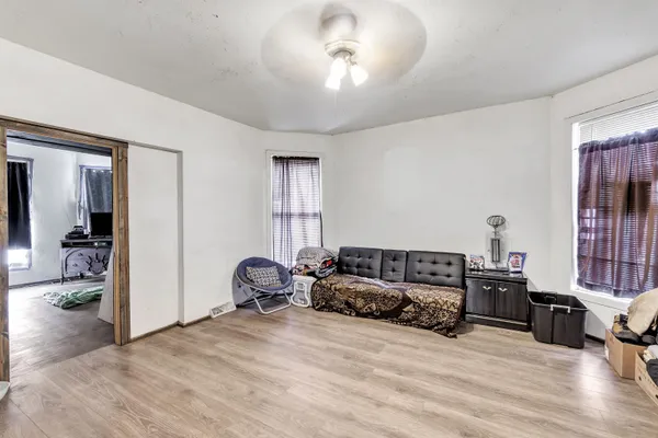 $270,000 | 827 North Broadway, Green Bay, WI 54303