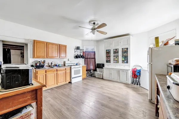 $270,000 | 827 North Broadway, Green Bay, WI 54303