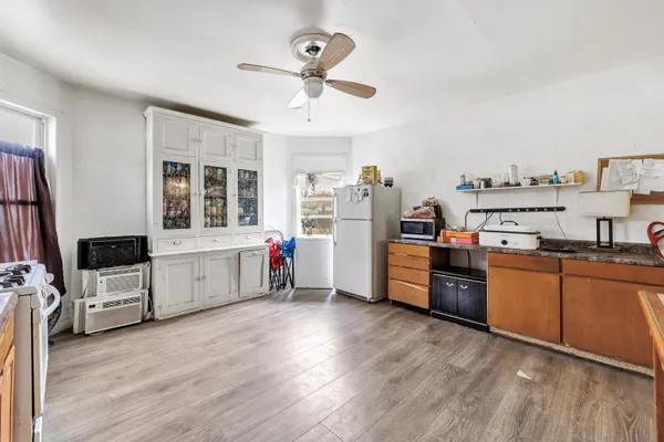 $270,000 | 827 North Broadway, Green Bay, WI 54303