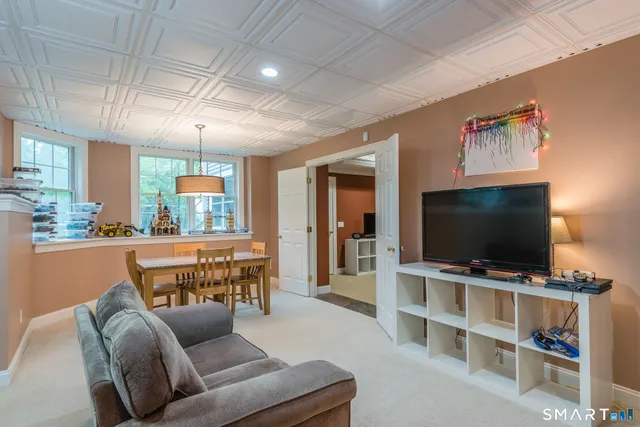 $6,000 | 17 Hallview Drive, Simsbury, CT 06070