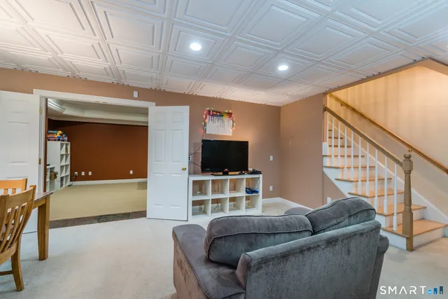 $6,000 | 17 Hallview Drive, Simsbury, CT 06070