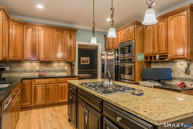 $6,000 | 17 Hallview Drive, Simsbury, CT 06070