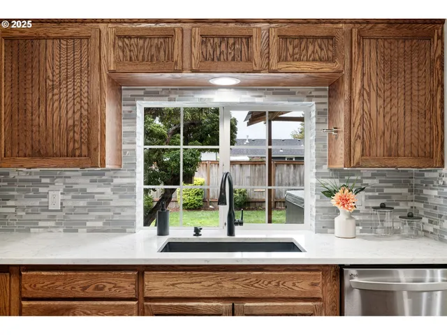 $699,900 | 280 Roan Drive, Eugene, OR 97401