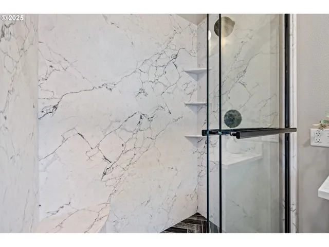 $699,900 | 280 Roan Drive, Eugene, OR 97401