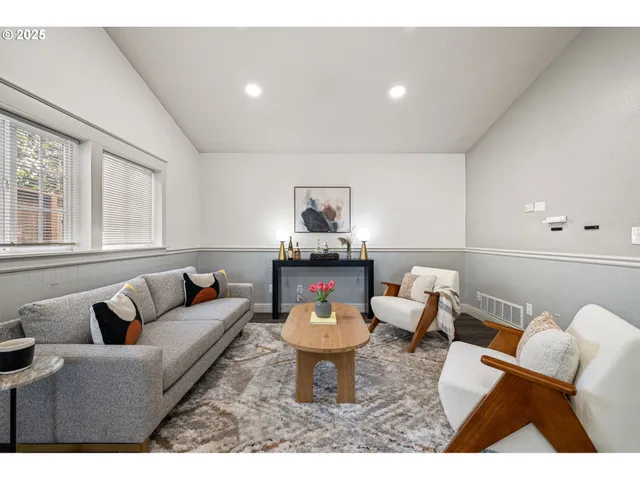 $699,900 | 280 Roan Drive, Eugene, OR 97401