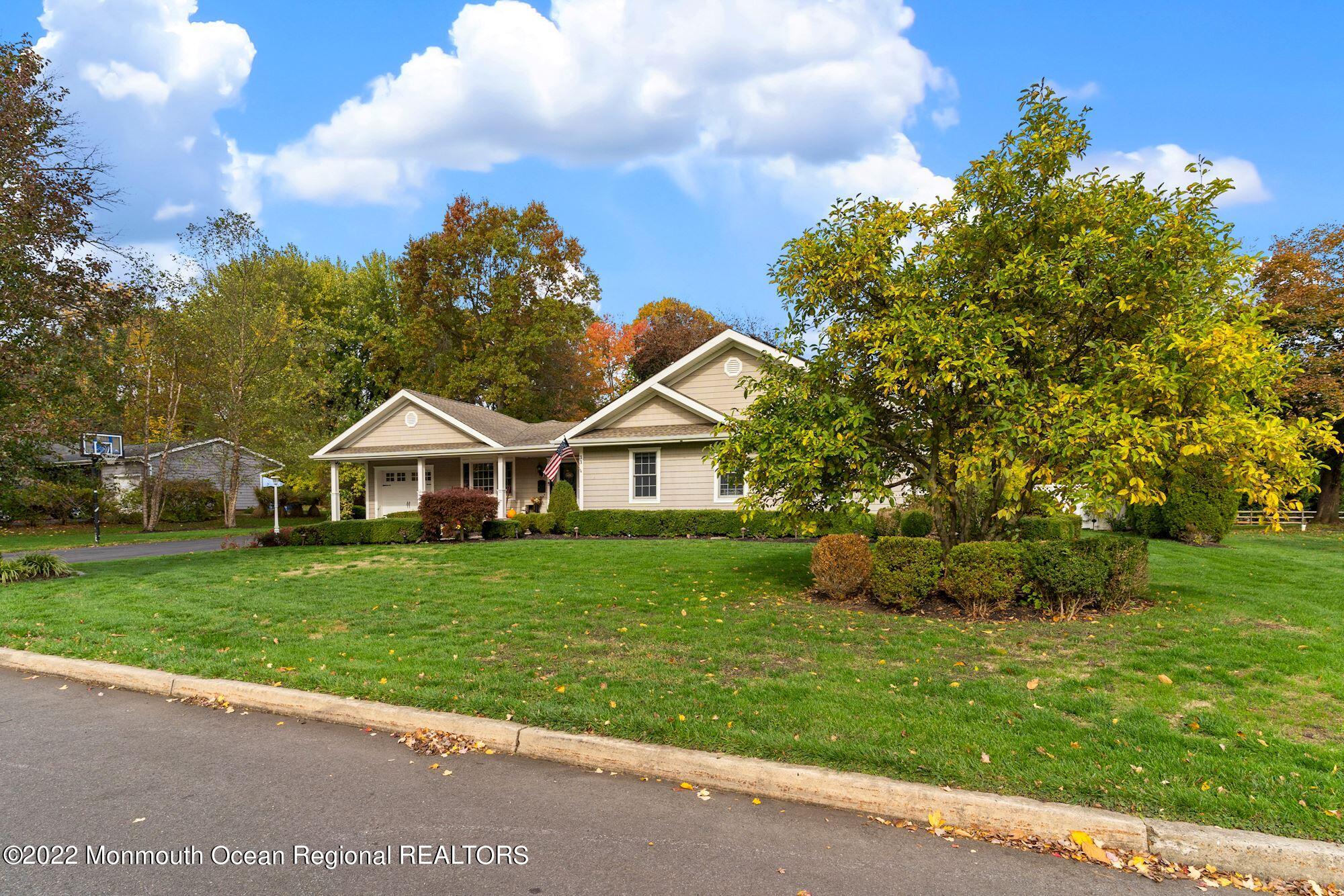 33 Wyckham Road Tinton Falls, NJ 07724 - Photo 3 of 41 003_33_WYCKHAM_ROAD_400419_748920