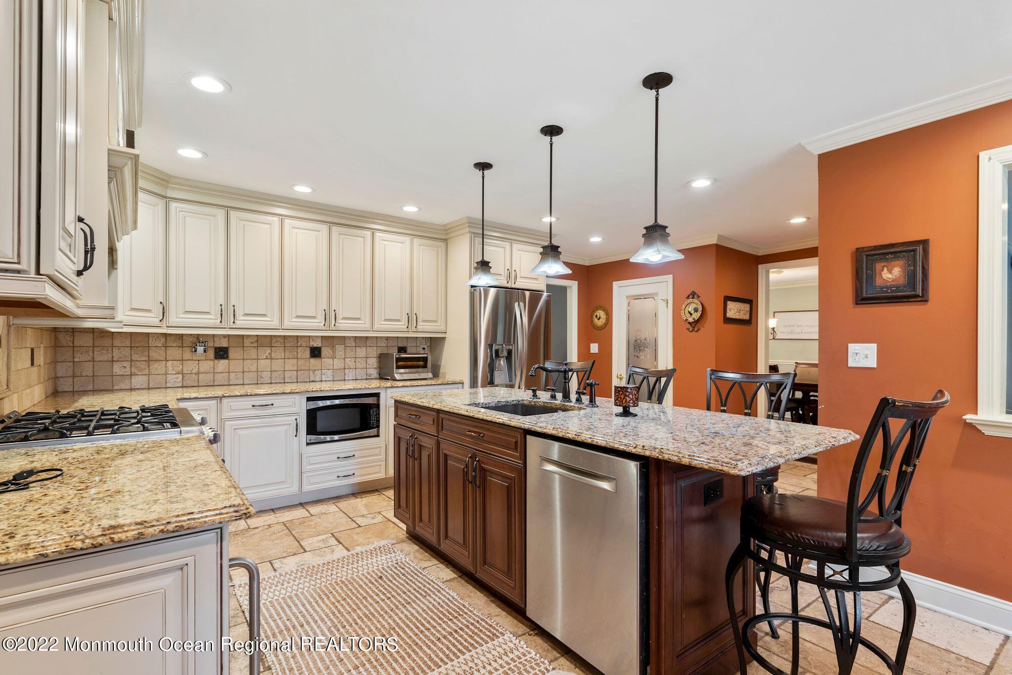 33 Wyckham Road Tinton Falls, NJ 07724 - Photo 10 of 41 010_33_WYCKHAM_ROAD_400419_748920