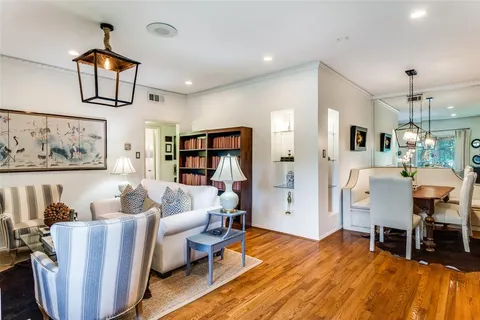 $325,000 | 4312 Bellaire Drive South, Unit 204, Fort Worth, TX 76109