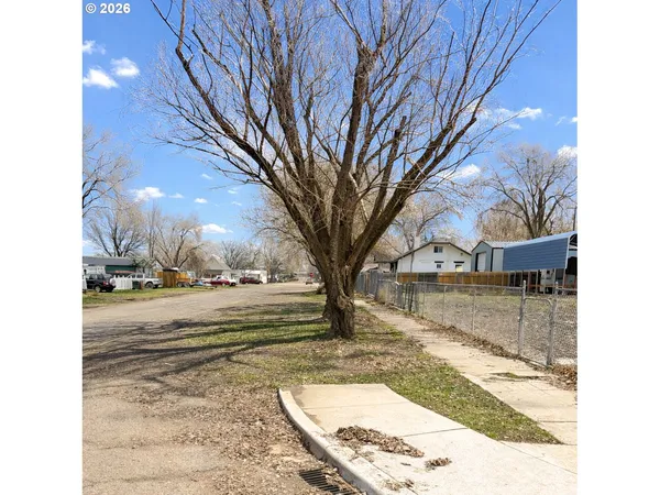 $249,000 | 90 Adams Street West, Huntington, OR 97907
