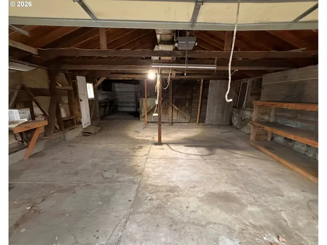 a view of an entryway of the house