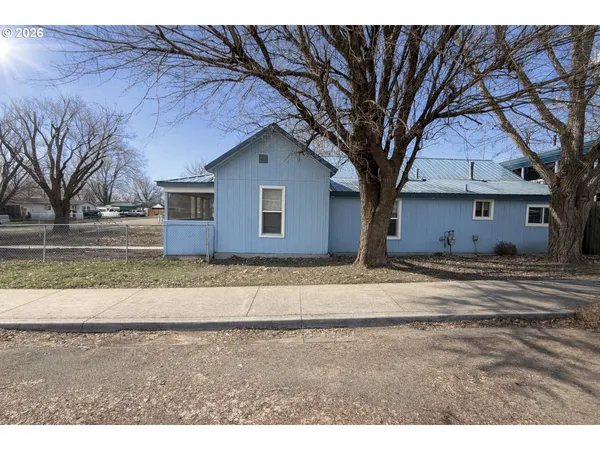 $249,000 | 90 Adams Street West, Huntington, OR 97907