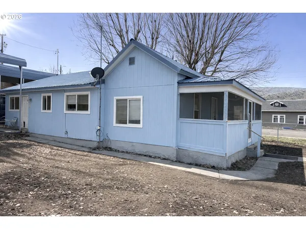 $249,000 | 90 Adams Street West, Huntington, OR 97907