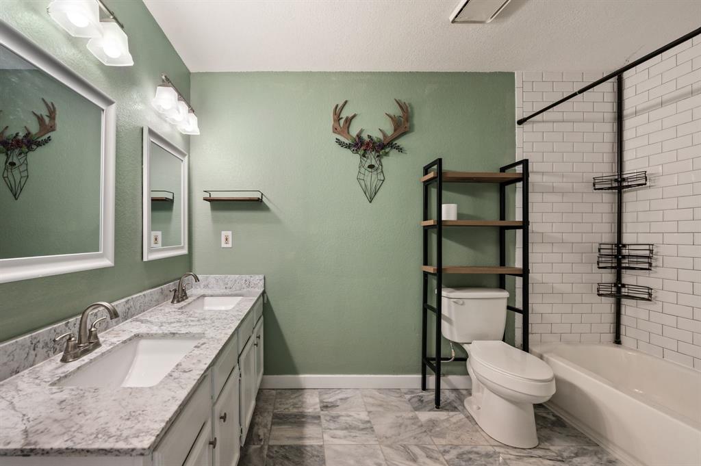 61 Abbey Road Euless, TX 76039 - Photo 16 of 19