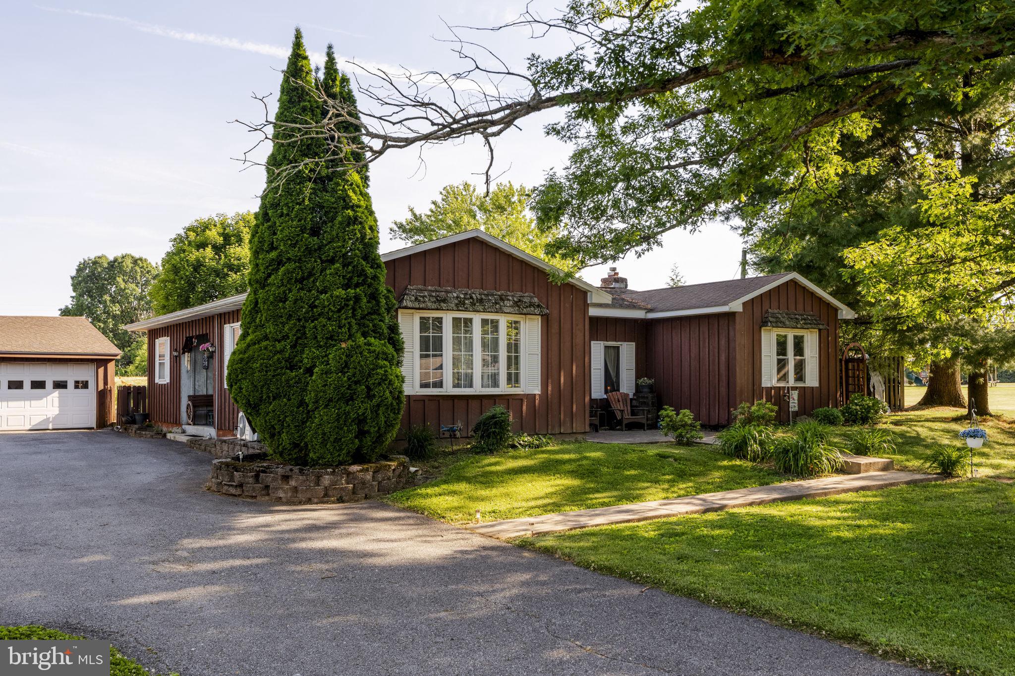 225 Hartings Park Road Denver, PA 17517 - Photo 4 of 54