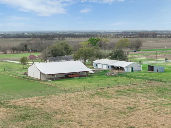 $700,000 | 2042 Highway 77, Lott, TX 76656